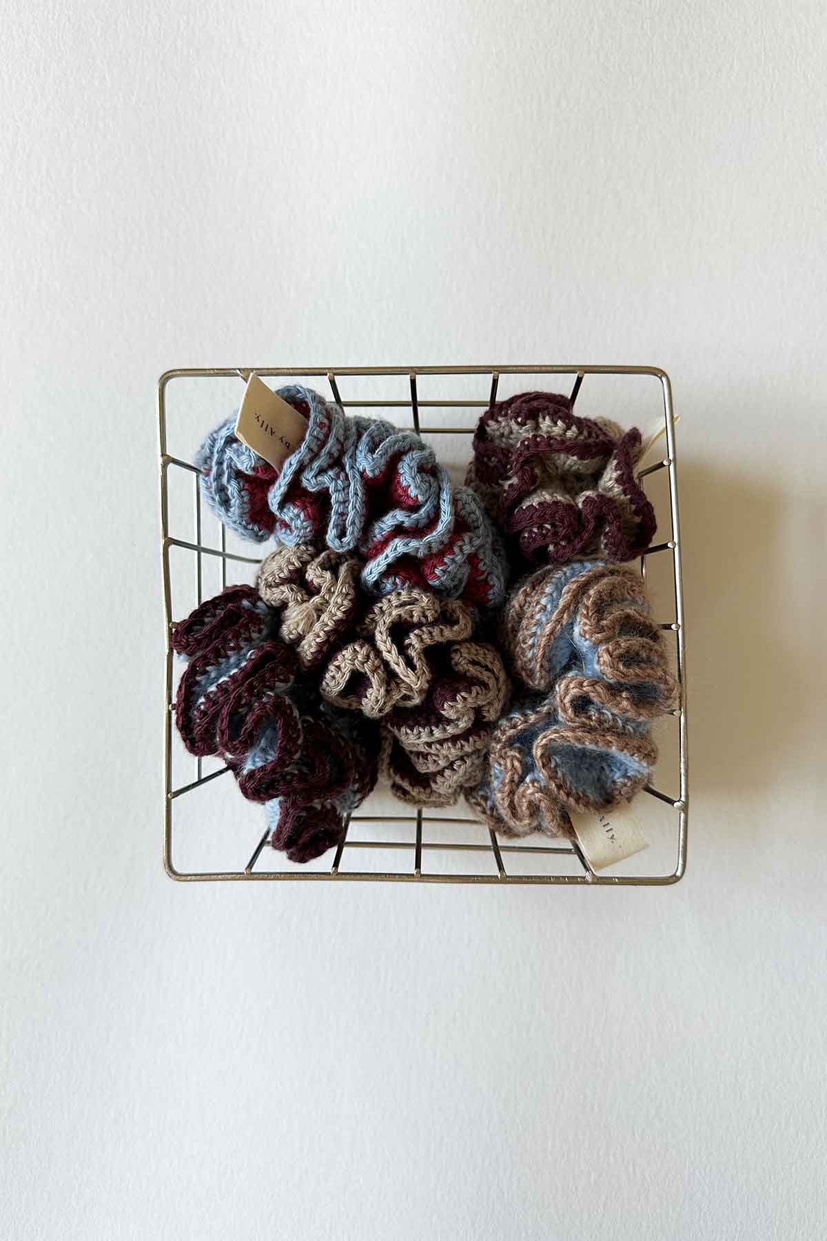 Scrunchie • Gehäkeltes Scrunchie • Haargummis und Gummibänder • Gehäkelte Scrunchies • Rüschen Scrunchies • Haarschmuck • Handgefertigte Scrunchies