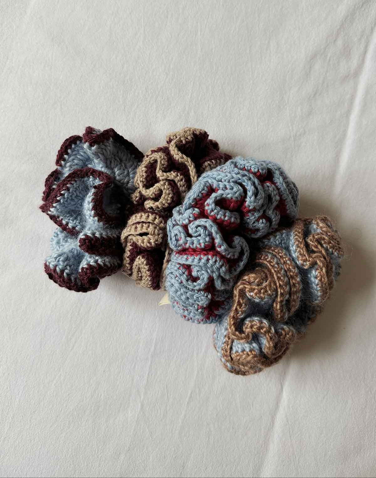 Scrunchie • Gehäkeltes Scrunchie • Haargummis und Gummibänder • Gehäkelte Scrunchies • Rüschen Scrunchies • Haarschmuck • Handgefertigte Scrunchies